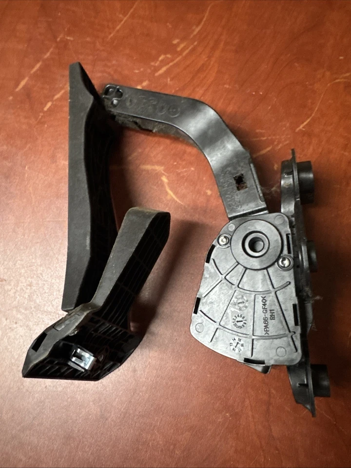 2014-2019 KIA SOUL ACCELERATOR PEDAL ASSEMBLY WITH SENSOR 32726-B2110 OEM - Image 1 of 3