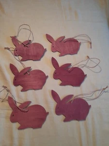 6 Holzosterhasen / Osterhasen aus Holz zum Hängen lila (ca. 10 cm hoch) - Bild 1 von 4
