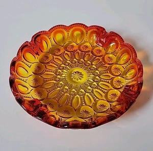 L E Smith Vintage MCM Moon Stars Amberina Glass Ashtray Ombre Scalloped Edge - Picture 1 of 8