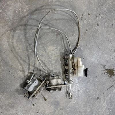 Polaris RZR 800 2008 08-10 EFI cilindro maestro de freno con líneas de freno 1911234 Foto 1 de 4