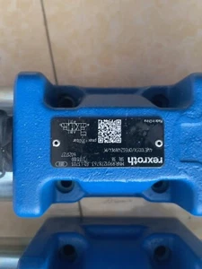 Valvola riduttore di pressione Rexroth R901278763 4WE10D50/OFEG24N9K4/M - Foto 1 di 3