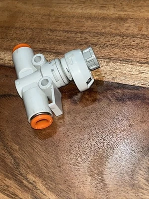 SMC AS2052F-07A   1/4"  PUSH TO CONNECT/SPEED CONTROL - Image 1 of 4