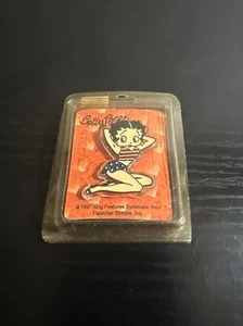 Betty Boop Pin Back 1997 Patriotic Betty Boop Pin Up Pin back Lapel Pin Button - Picture 1 of 11