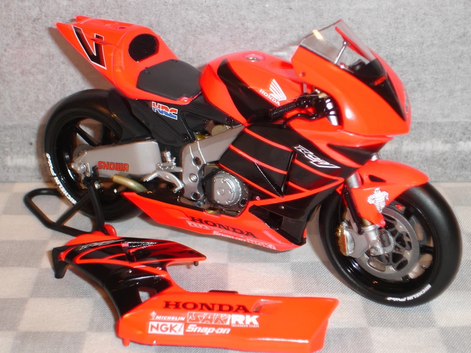 1/12 MINICHAMPS ROSSI SUMMER TEST 2001 HONDA RC211V 122 017946 LTD EDITON - Image 1 of 1