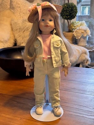 Muñeca de porcelana Magic Attic Club Allison de colección cabello rubio de 18" de largo ojos azules Foto 1 de 4