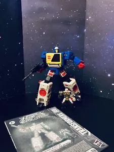 Transformers Generations Legacy Evolution Voyager Class Twincast and Rewind - Picture 1 of 8