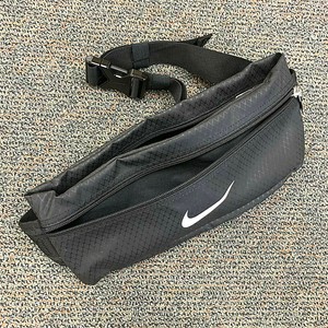 black fanny pack nike