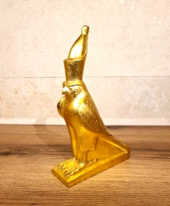 Statua d'oro Dio Horus a forma di falco - ispirata all'ingresso del Tempio di Edfu - Foto 1 di 11