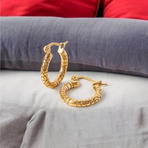 NEW 18K yellow gold plated textured dainty hoop earrings jewelry B5A - Picture 1 of 9