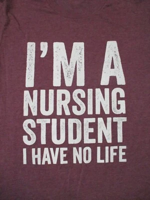 Camiseta L granate roja morada I'M A NURSING Student i have no life de LONA Foto 1 de 4