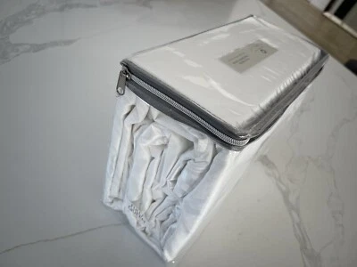 Hotel Collection Classic SCROLL APPLIQUE F/Queen Duvet Cover  ONLY - Image 1 of 4