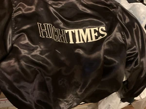 HIGH TIMES MAGAZINE VINTAGE 1975-76 SAMMLERSTÜCK GROSSE SCHWARZE JACKE - SELTEN! - Bild 1 von 5