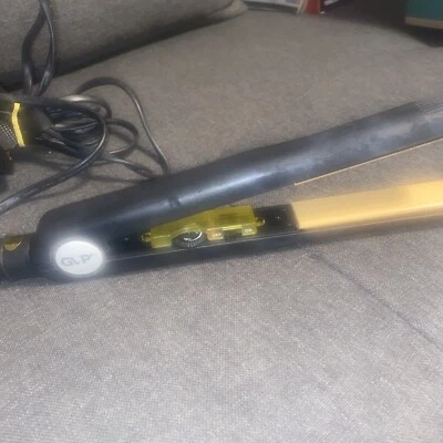 Plancha plana alisadora de cabello de cerámica GVP Ionic Generic de 1 pulgada modelo 264849 negra Foto 1 de 4