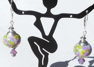 *WILD PANSIES* Pendientes Artesanos Lámpara Tonos de Cristal de Púrpura y Verde - Imagen 1 de 3
