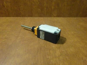 Siemens 3SE2230-1R limit switch - Picture 1 of 2