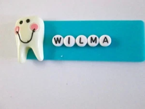 ETIQUETA DE NOMBRE DE IDENTIFICACIÓN IMÁN O PIN INSIGNIA, DIENTE, DENTISTA, DENTAL, ORTODONCISTA, HIGIENISTA, - Imagen 1 de 5