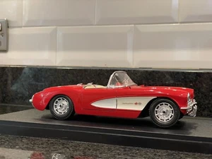 Burago 1/18 Chevrolet Corvette 1957 - Picture 1 of 11
