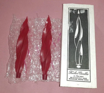 Juego de dos velas de plumas en cera de abejas roja hechas en Maine NUEVO SIN USAR en caja Foto 1 de 4
