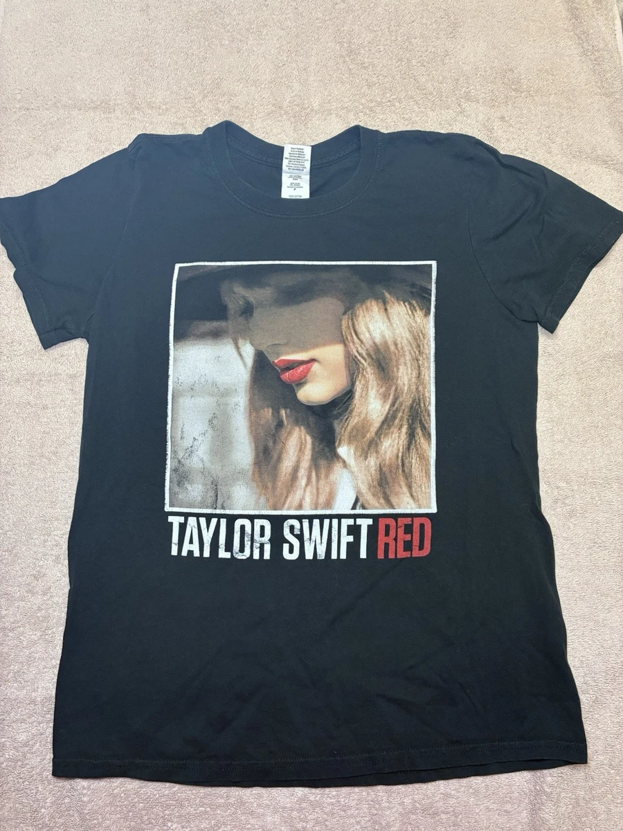 テイラー スイフト TAYLOR SWIFT RED T-shirt Taylor Swift | The Eras Tour RED (Taylor's Version) Album T-Shirt