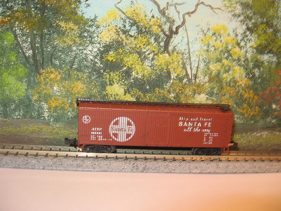 MINITRIX N SCALE #51 3189 00 OLD TIME BOX CAR SANTA FE - Image 1 of 2