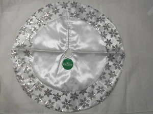 20" Miniature Red , Gold or White Tree Skirts With Sequined Snowflake Border - Picture 1 of 13