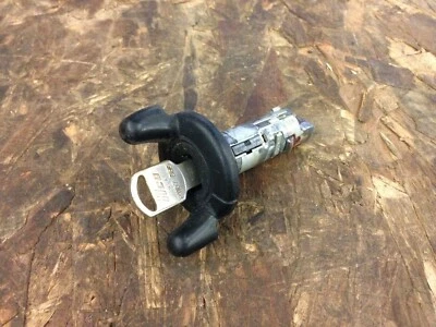 2000 gmc sierra ignition switch w/ key 2000-2002 chevy silverado - Image 1 of 2