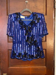 Top vintage blu e nero in seta con paillettes e perline di Dominique taglia M stupendo!! Leggi - Foto 1 di 17