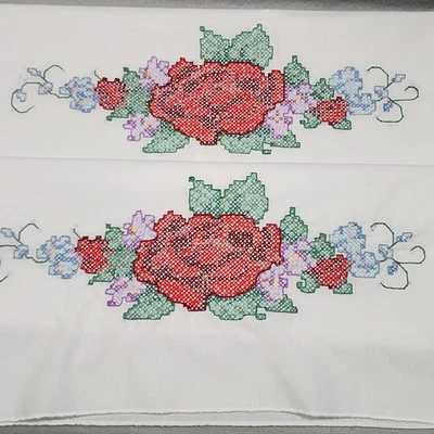 Fundas de almohada estándar hechas a mano punto de cruz bordadas rosa roja x2 vintage Foto 1 de 4