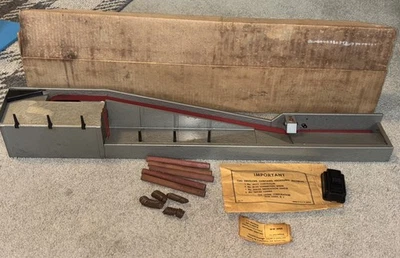 Carregadeira de madeira Lionel 364, 160 lixeiras e 5 toras vintage para ferrovia.  Medidor O FUNCIONA - Imagem 1 de 4