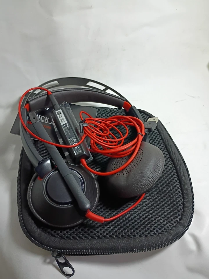 Jabra Evolve 40 UC Stereo Wired Headset USB-A with 3.5mm Jack - Image 1 of 4
