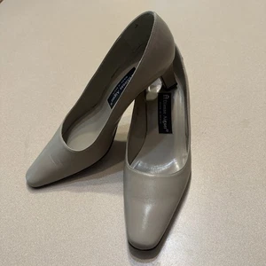 Etienne Aigner Women’s 8.5 M Heels Leather Spain Beige Cream Bone - Picture 1 of 13