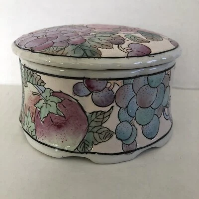 Caja de baratijas vintage de polvo floral Foto 1 de 4