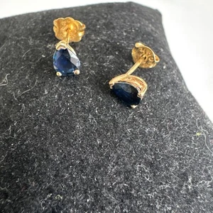 Vintage 1.00ctw Sapphire Teardrop Earrings | 14k Yellow Gold Studs - Picture 1 of 5