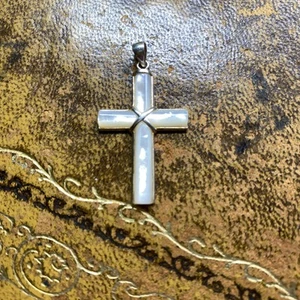 Mother of Pearl And Silver Cross Pendant Marked 925 - Picture 1 of 3