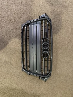 Rejilla Audi S4 2013 2014 2015 2016 usada OEM 8K0853651P Foto 1 de 2