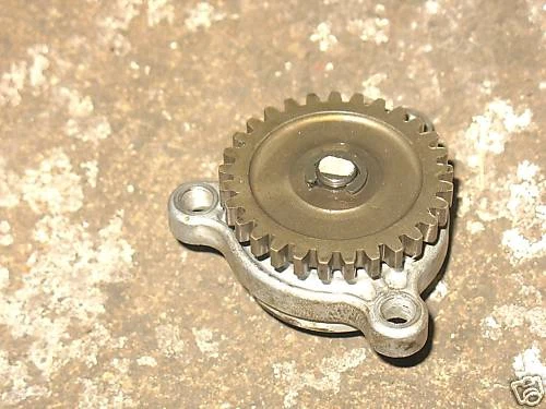 BOMBA DE ACEITE 81 SUZUKI GN400X GN400T GN 400 T X TX XT Foto 1 de 1