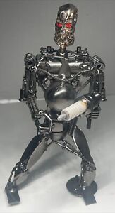 Robot Terminator sculpture squelette yeux rouges art métal fait main robot