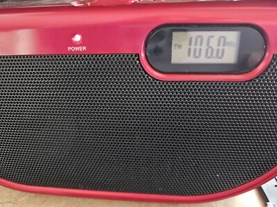 GPX R602R Red AM/FM Clock Radio Digital Plug-In Or Battery Option Portable - Image 1 of 4