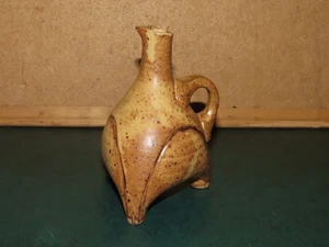 5.5" SMALL SALAD DRESSING PITCHER VINTAGE ART POTTERY STONEWARE 3 FOOTED - Picture 1 of 4
