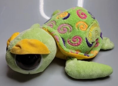 Juguete de peluche suave de tortuga marina verde ojos soñadores parque temático Carowinds Foto 1 de 4