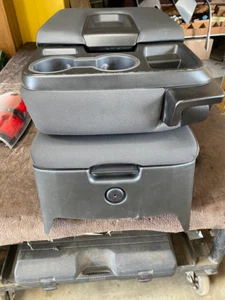 2020-24 Chevy Silverado GMC Sierra Reg Cab Black Cloth Center Console Jump Seat - Picture 1 of 22
