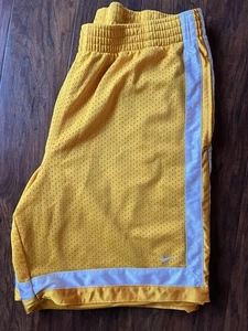 Pantalones Cortos de Baloncesto Nike Vintage Amarillo y Blanco Talla XL - Imagen 1 de 4