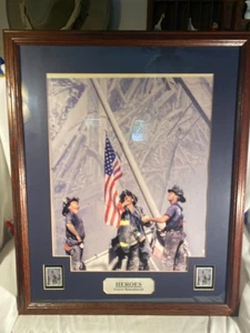 Gerahmter 911 Flaggenhissungsdruck mit 2 gerahmten Flaggenhissmarken 17,5" x 21,5" - Bild 1 von 15