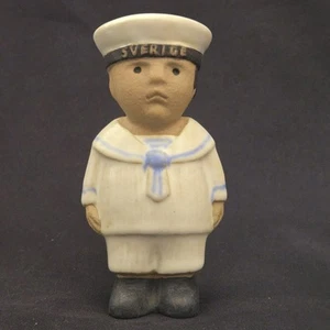 Estatuilla de cerámica Lisa Larson SVERIGE Sailor Boy Suecia 45/8" de alto estampada vintage - Imagen 1 de 15