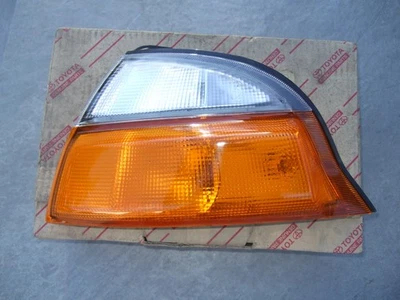 Toyota Hi-ace front left indicator lamp. 81520-26100 - Image 1 of 3