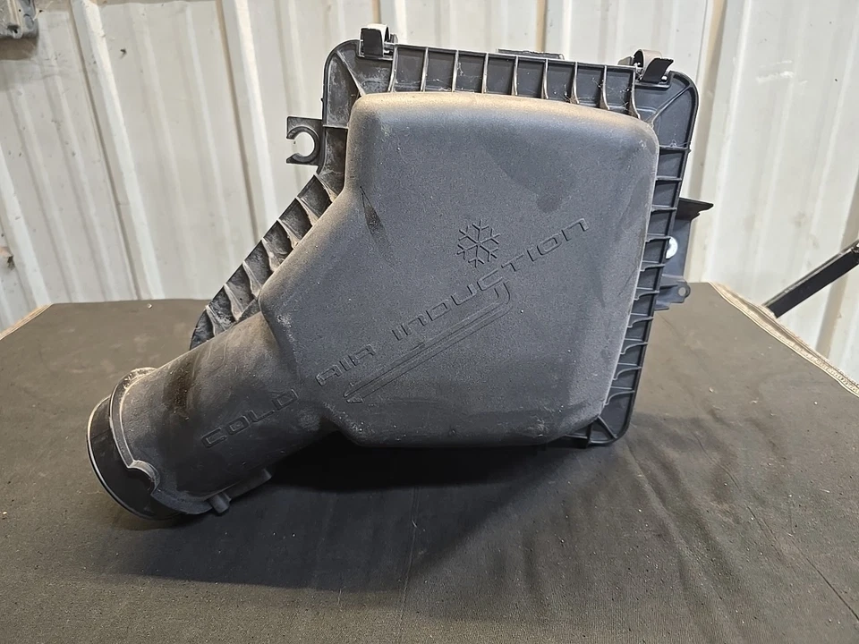 Limpiador de admisión de aire Ford Mustang GT 2010 4,6 L AR339600BF Foto 1 de 4