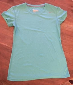 T-shirt femme Nike coupe régulière Dri-Fit vert taille XS col rond manches courtes - Photo 1/8