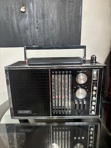VINTAGE SHARP MODEL FV-1800A DELUXE 6 BAND RADIO / WORKS - Picture 1 of 9