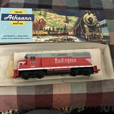 HO Athearn Dummy Locomotive Burlington #989 Used - Image 1 of 3