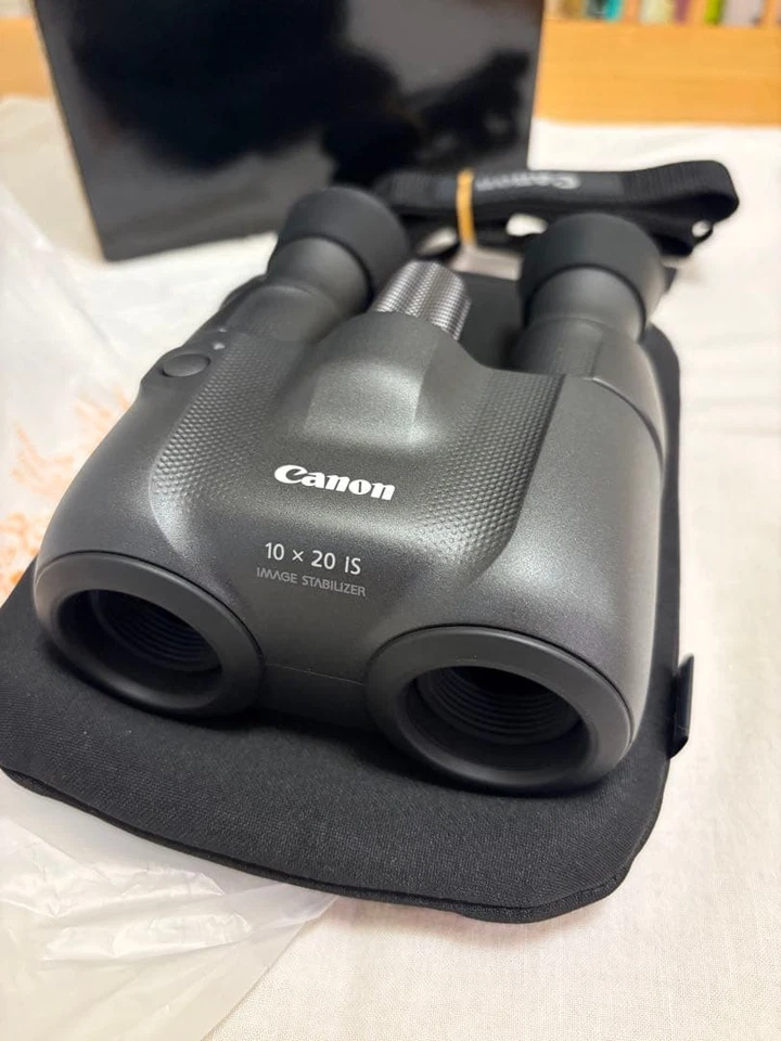 Canon 10x20 IS Image Stabilizer Binoculars Gray with Case Handheld Stable - Image 1 of 4